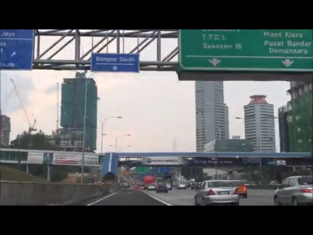 The below video shown the new access road from Federal Highway (KL- and PJ- bound) to Jalan Kerinchi and Jalan Pantai Baru (Kampung Kerinchi to Penchala Link and Sprint Highway)   